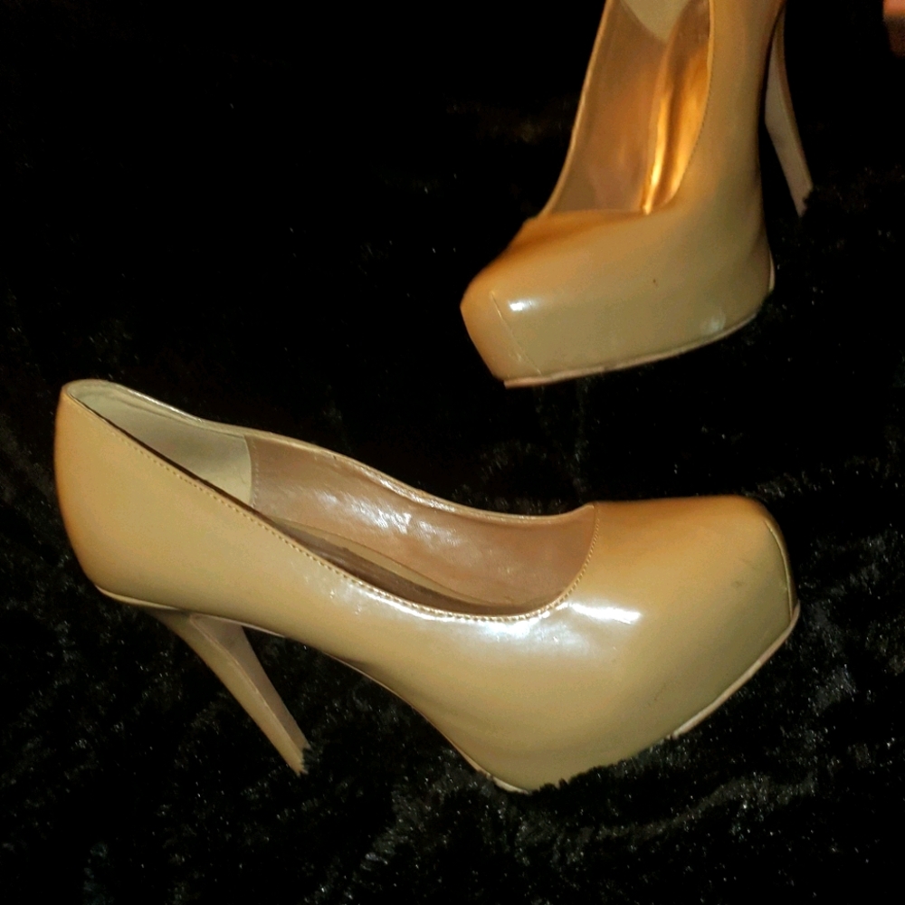 Tan High heel shoes size 10